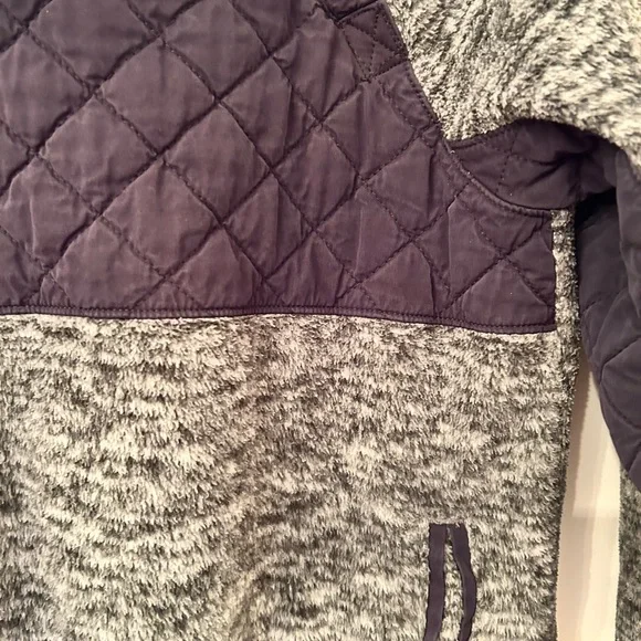 Abercrombie & Fitch sweater - Picture 2 of 4